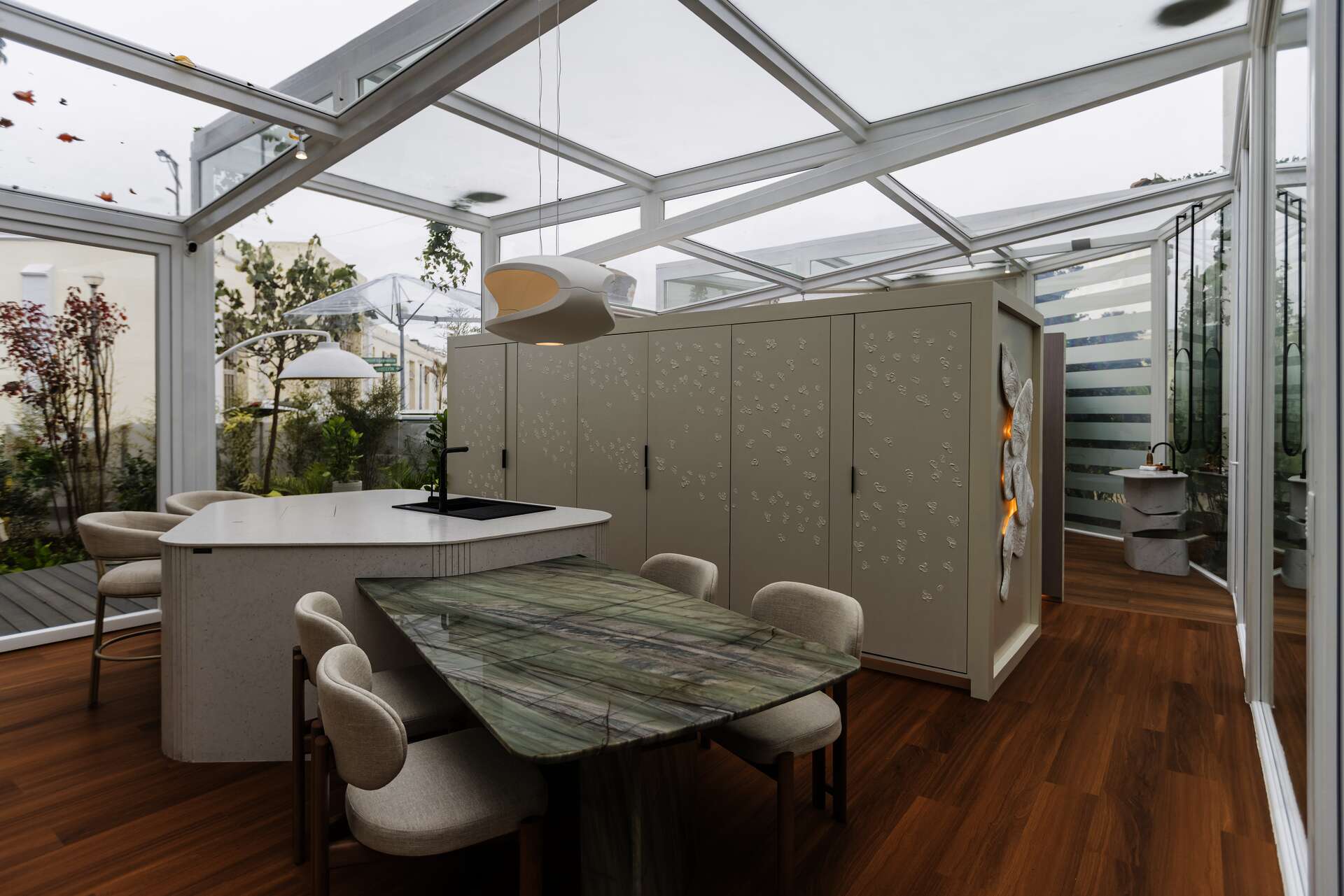 FIORELLA HENRIQUEZ - Sofisticación espacial